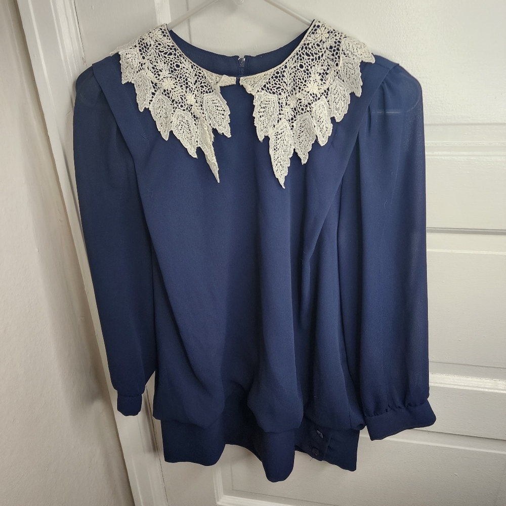Vintage REO Originals Navy Blouse Lace Accent Made in USA 6